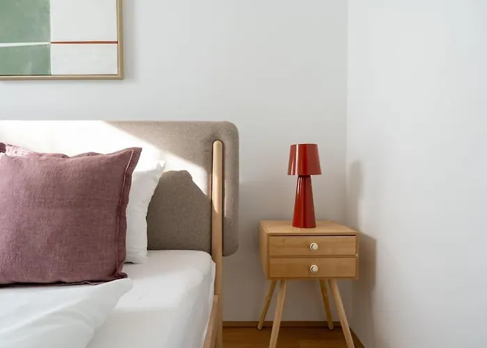 Apartman Hm • Modern 1br With Balcony
