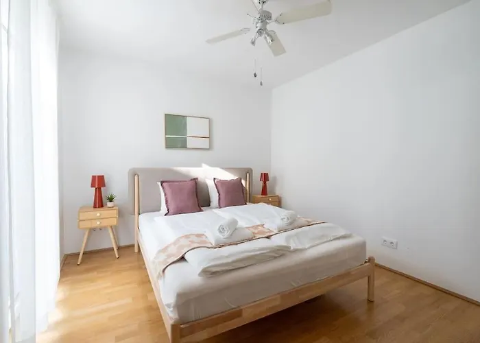 Hm • Modern 1br With Balcony Apartman Bécs