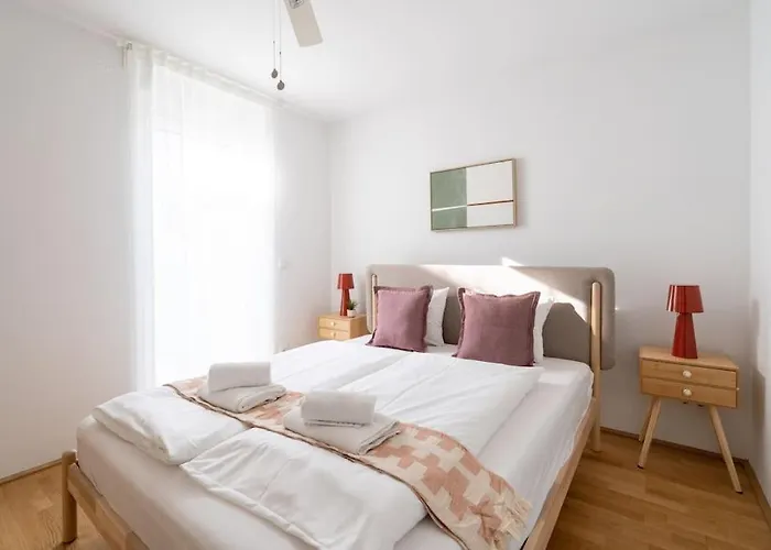 Apartman Hm • Modern 1br With Balcony *