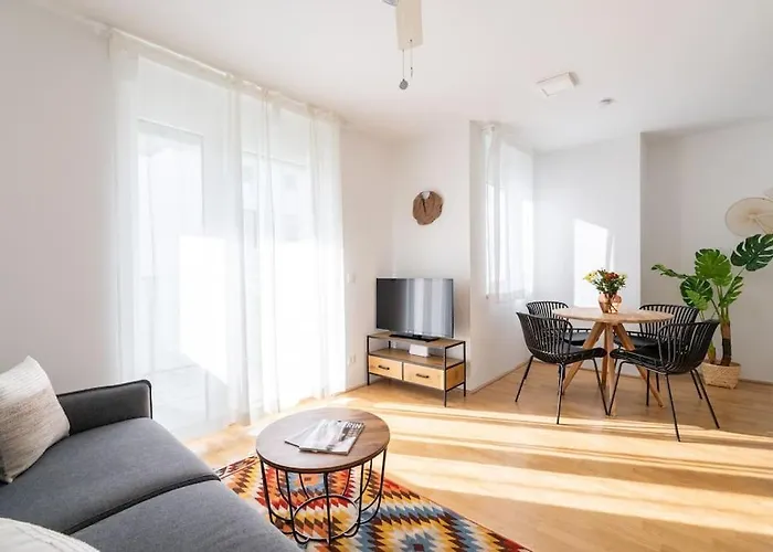 Hm • Modern 1br With Balcony *