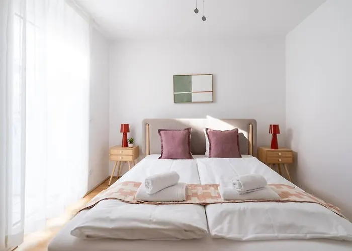 Hm • Modern 1br With Balcony