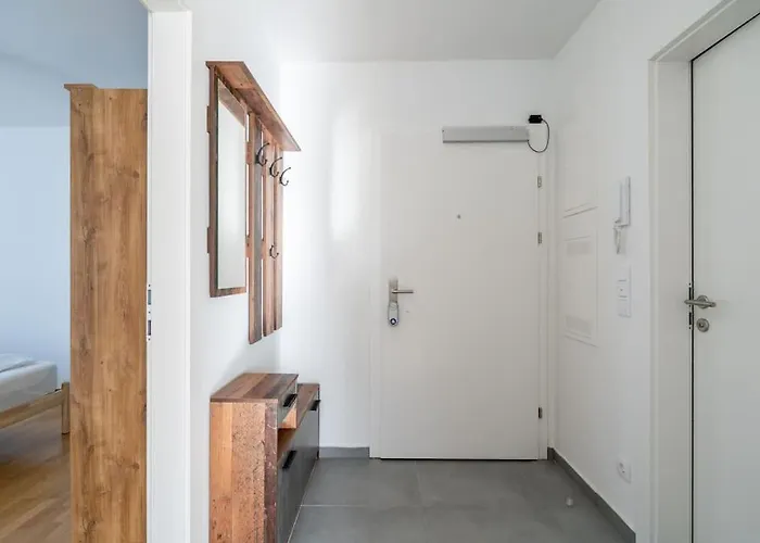 Hm • Modern 1br With Balcony Apartman *