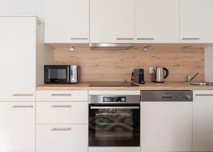 Apartman Hm • Modern 1br With Balcony *