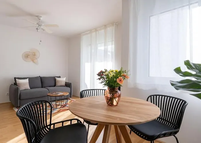 Hm • Modern 1br With Balcony Apartman