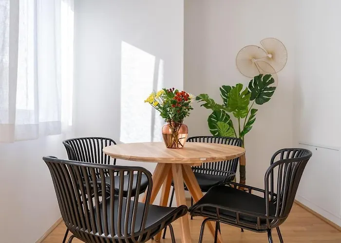 Hm • Modern 1br With Balcony