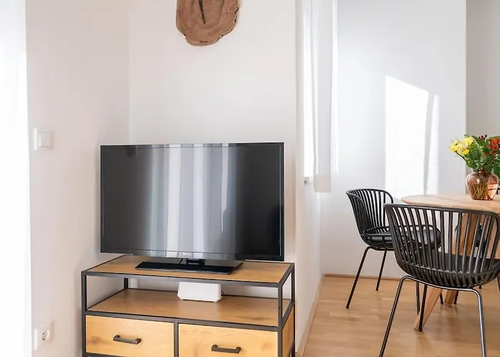 Apartman Hm • Modern 1br With Balcony Bécs